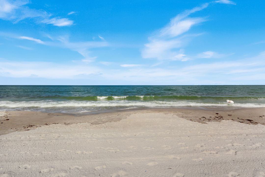 9653 Gulf Shore Dr #303, Naples, FL 34108