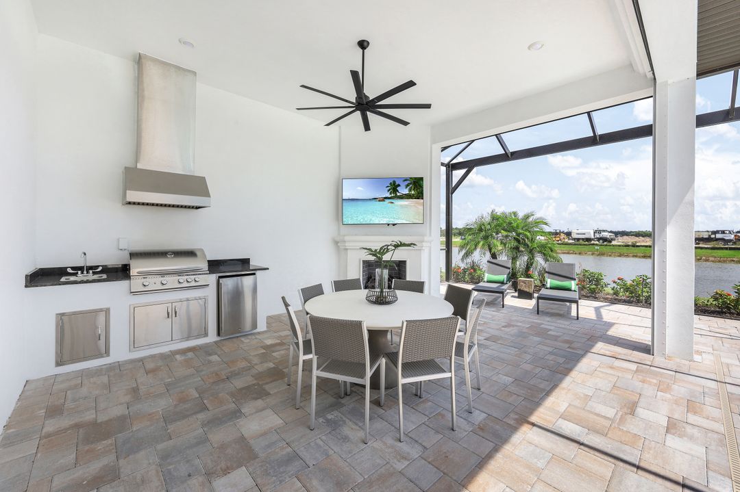 15572 Montello Ln, Naples, FL 34114