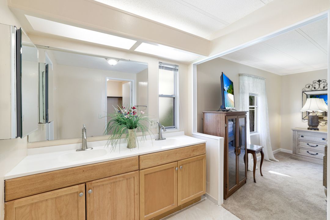 95 Lemans Dr, Naples, FL 34112