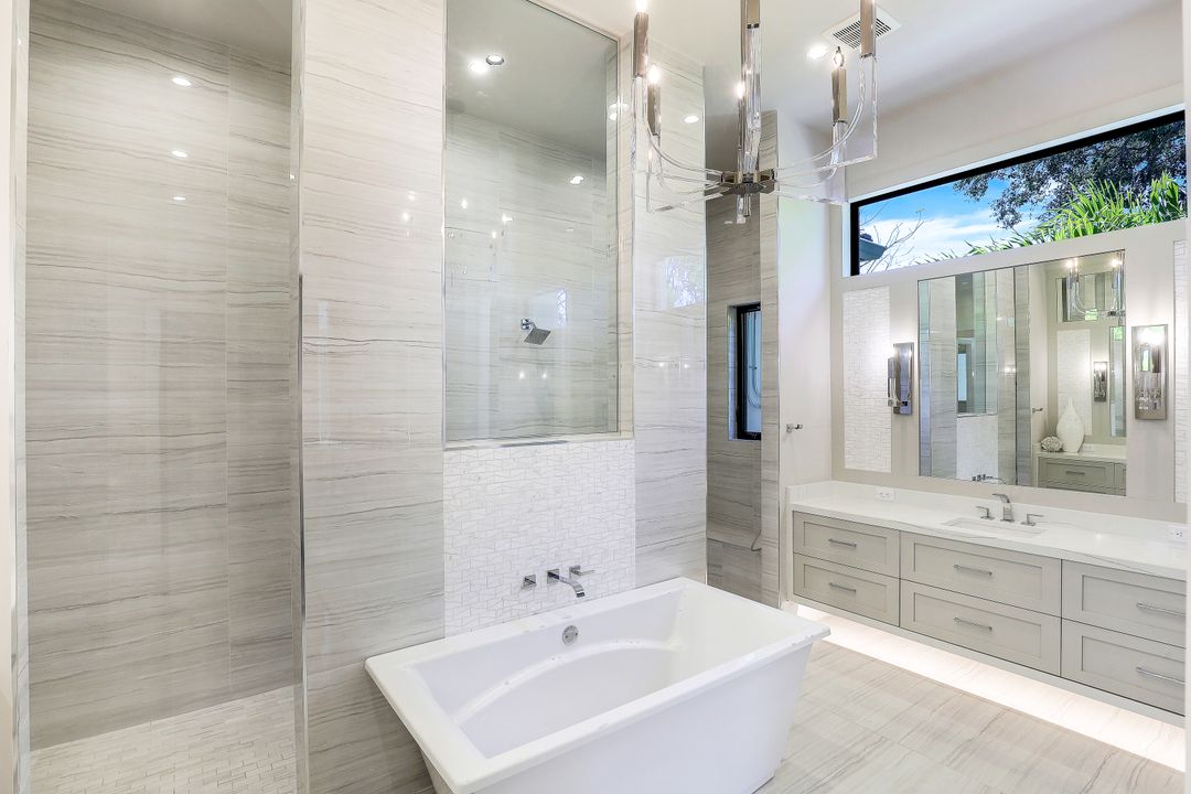 125 Caribbean Rd, Naples, FL 34108