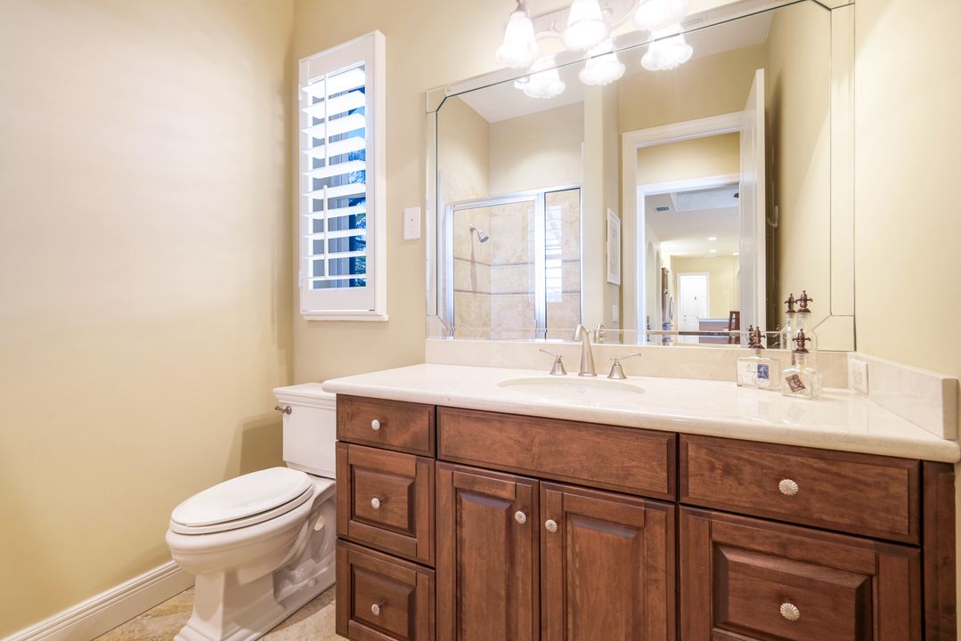 5742 Hammock Isles Dr, Naples, FL 34119