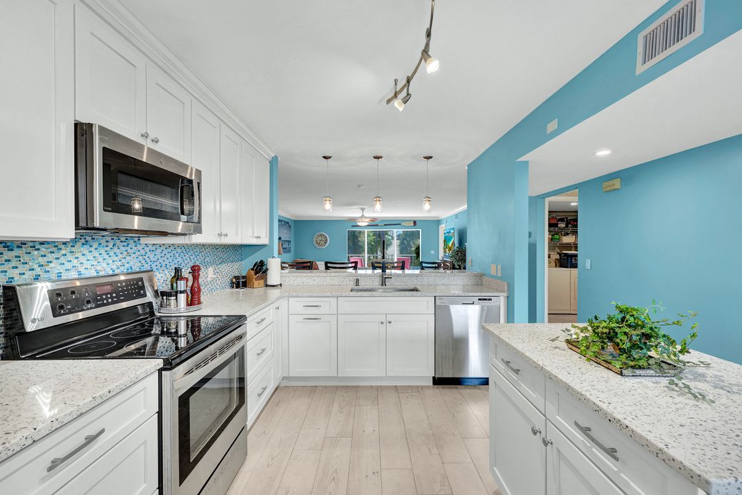 3072 Sandpiper Bay Cir #M-204, Naples, FL 34112