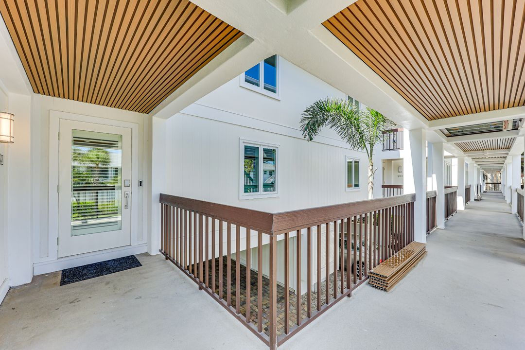 225 5th Ave S #104, Naples, FL 34102