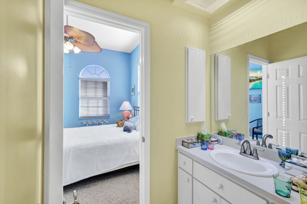 907 SW 51st Terrace, Cape Coral, FL 33914