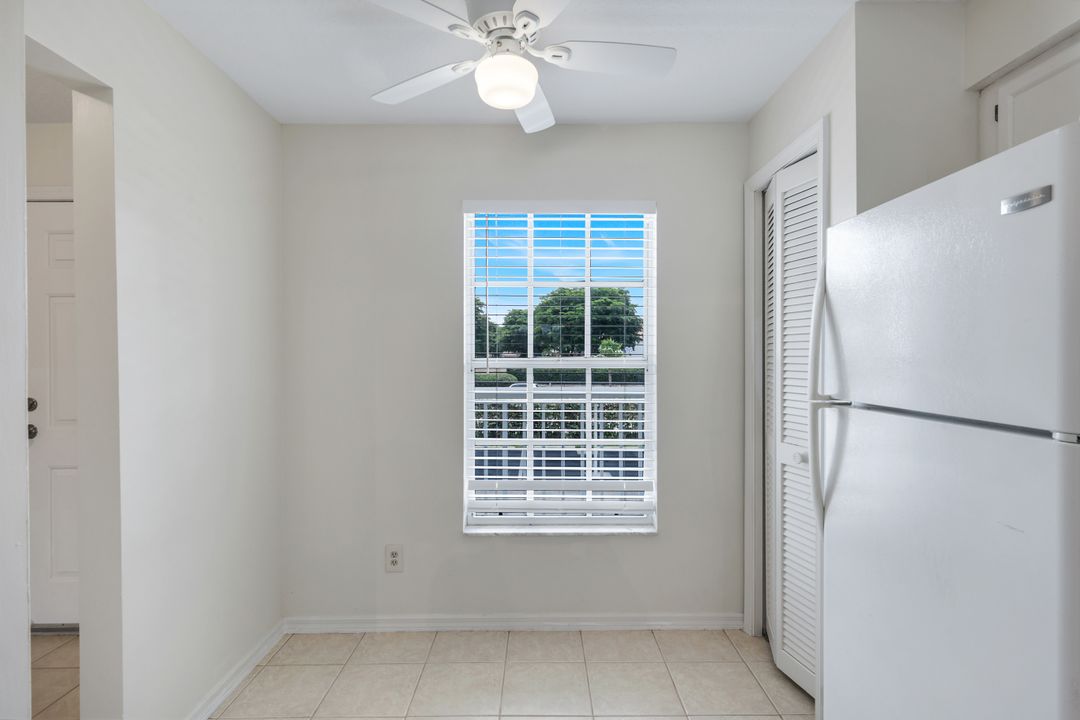 9850 Victoria Ln #205, Naples, FL 34109