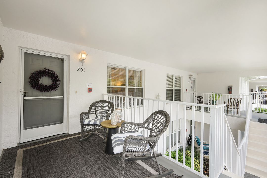 1100 Sarah Jean Cir #201, Naples, FL 34110