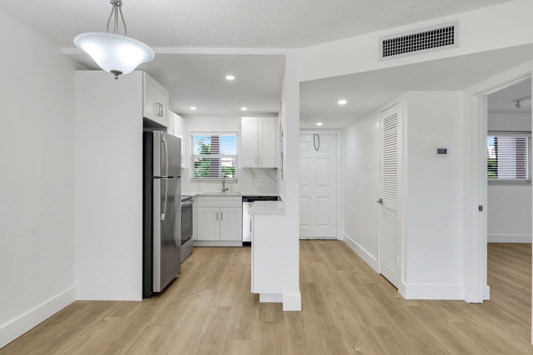 225 Turtle Lake Ct #209, Naples, FL 34105
