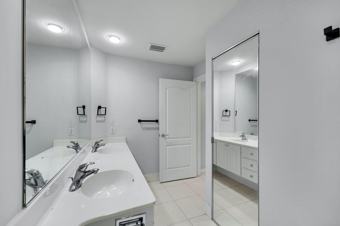 4922 Kingston Way, Naples, FL 34119