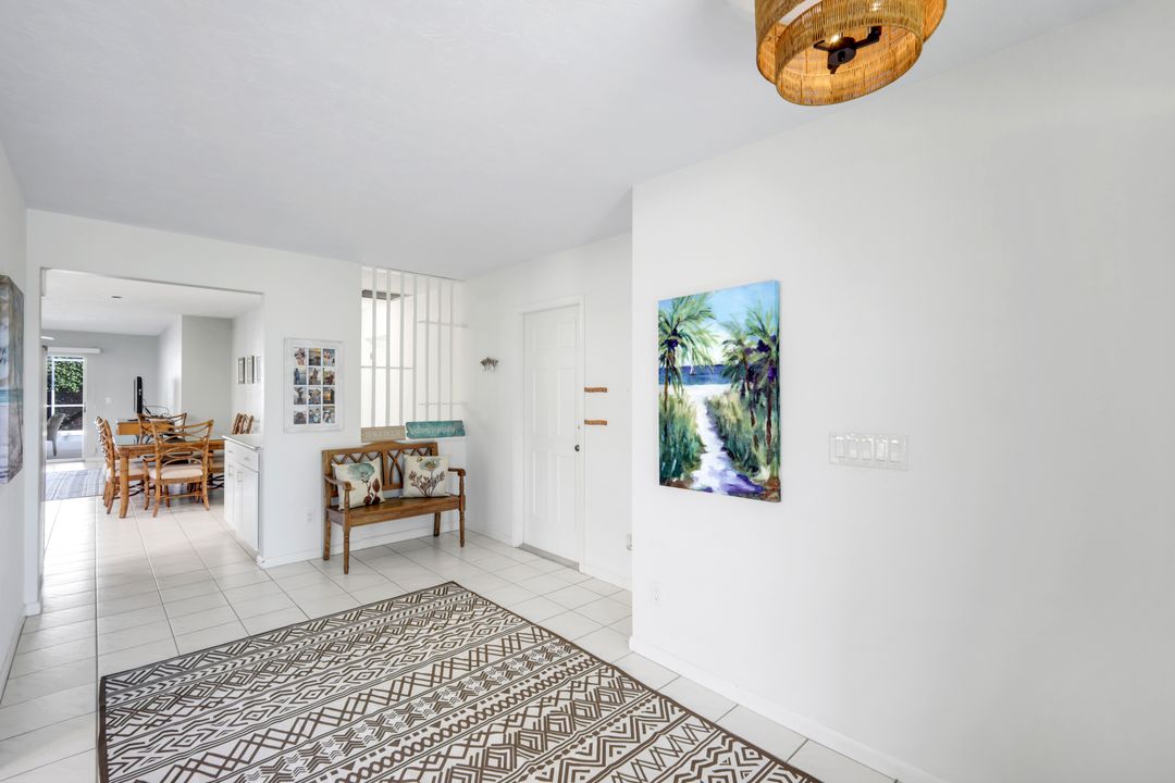 623 98th Ave N, Naples, FL 34108