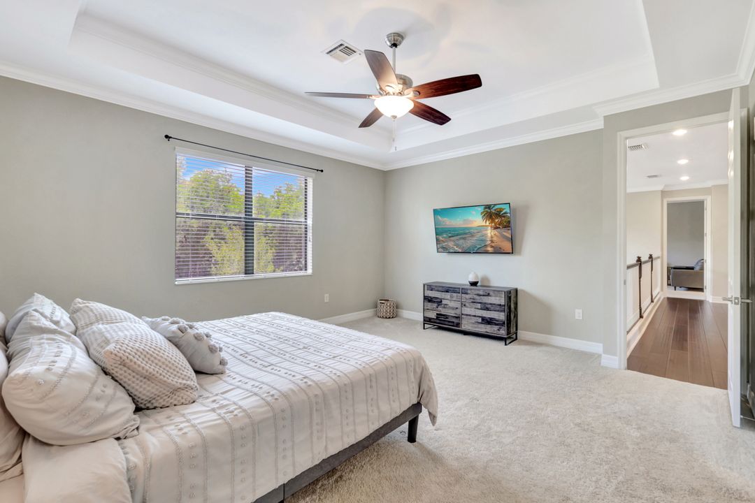 2102 Antigua Ln, Naples, FL 34120