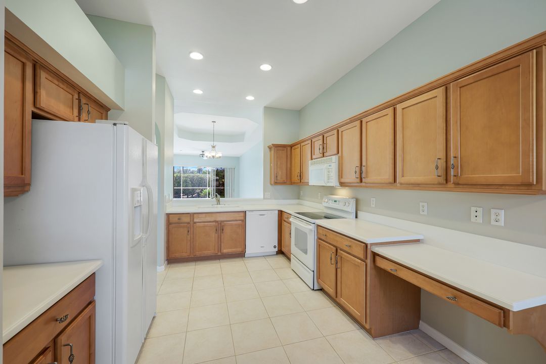 6504 Castlelawn Pl, Naples, FL 34113