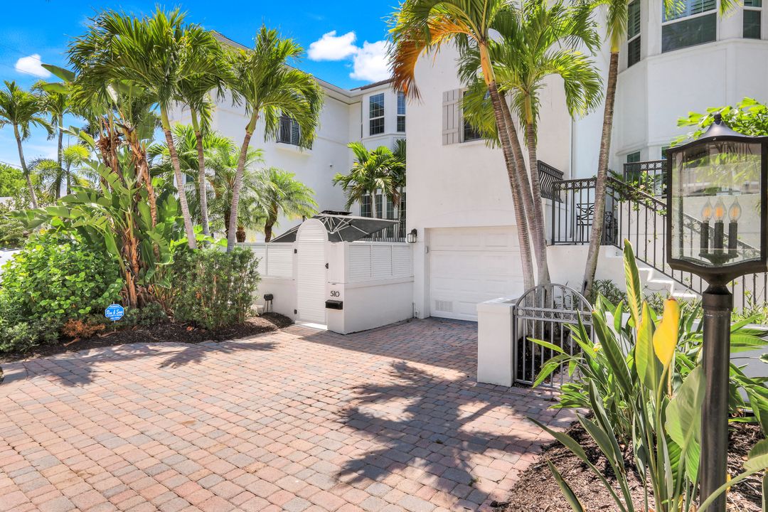 510 2nd St S, Naples, FL 34102