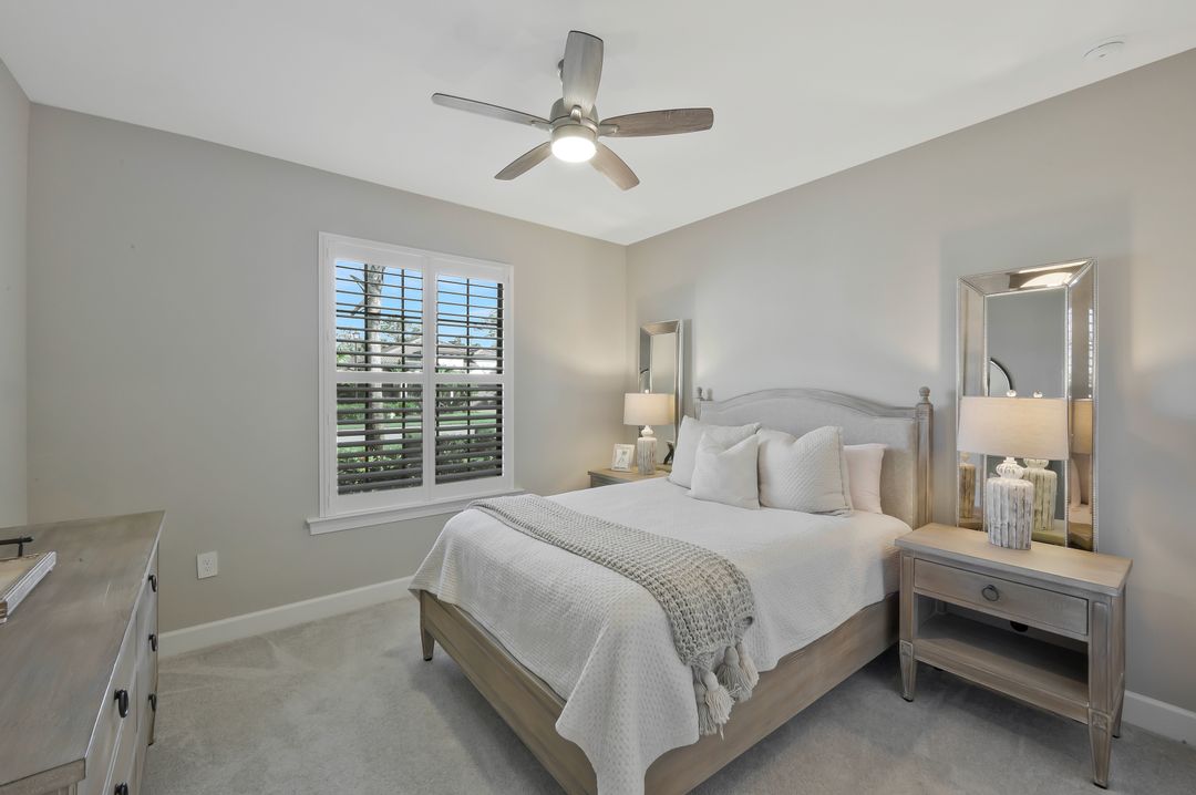 9815 Everglades Dr, Naples, FL 34120