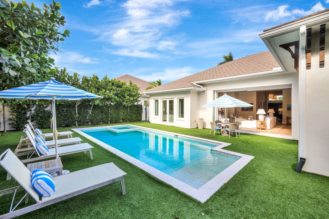 680 Wedge Dr, Naples, FL 34103