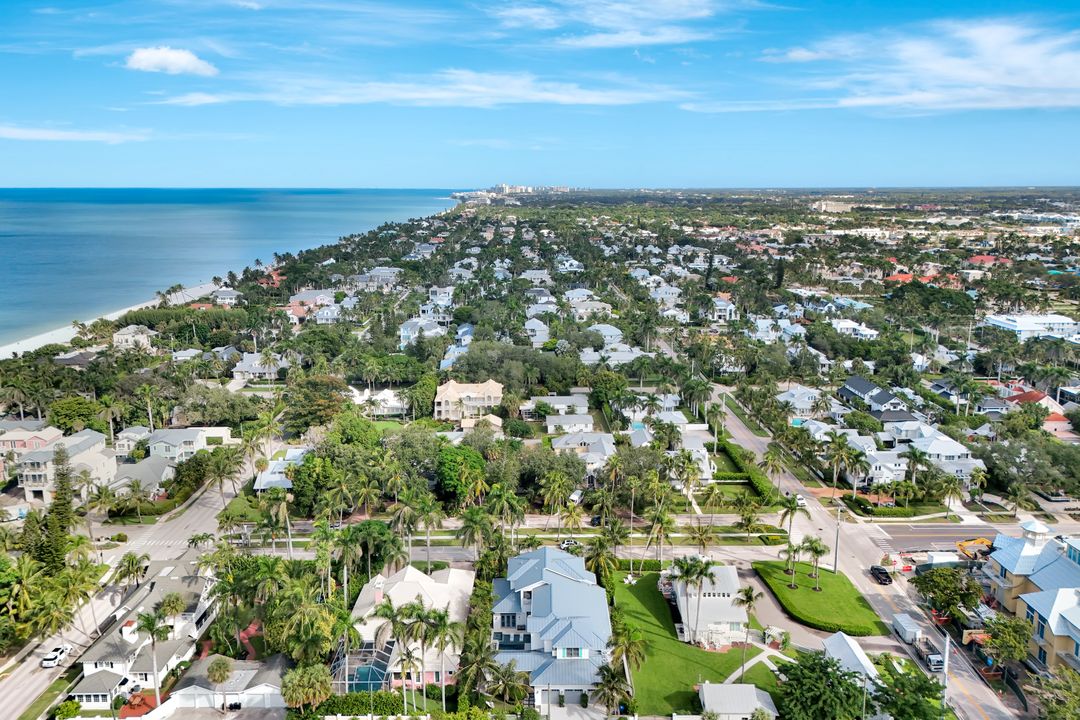 160 Broad Ave S, Naples, FL 34102
