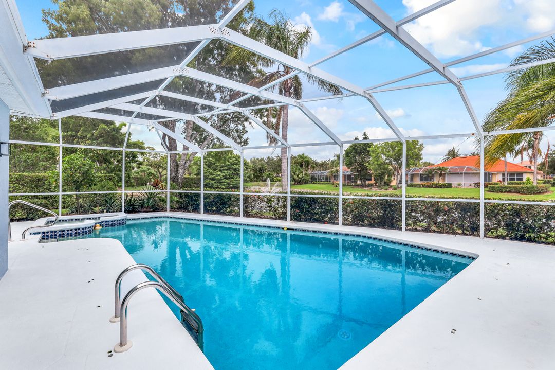 1343 Old Oak Ln, Naples, FL 34110