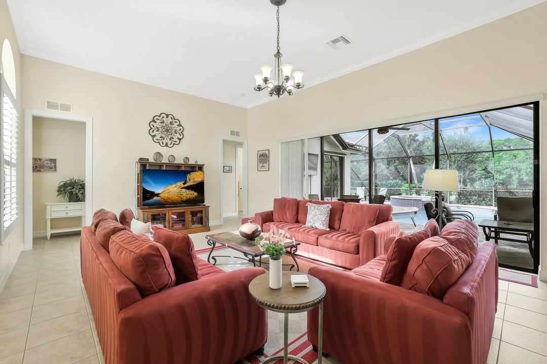 981 Tivoli Ct, Naples, FL 34104