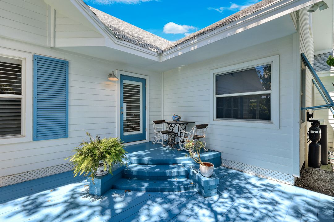 1063 Frank Whiteman Blvd, Naples, FL 34103