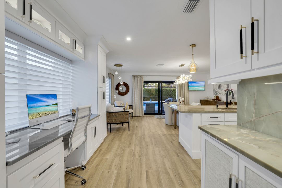 585 100th Ave N, Naples, FL 34108