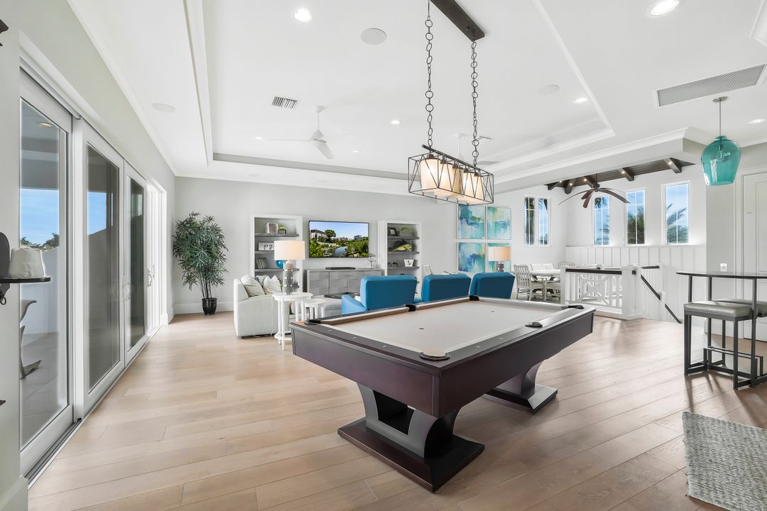 689 Pelican Ct, Marco Island, FL 34145