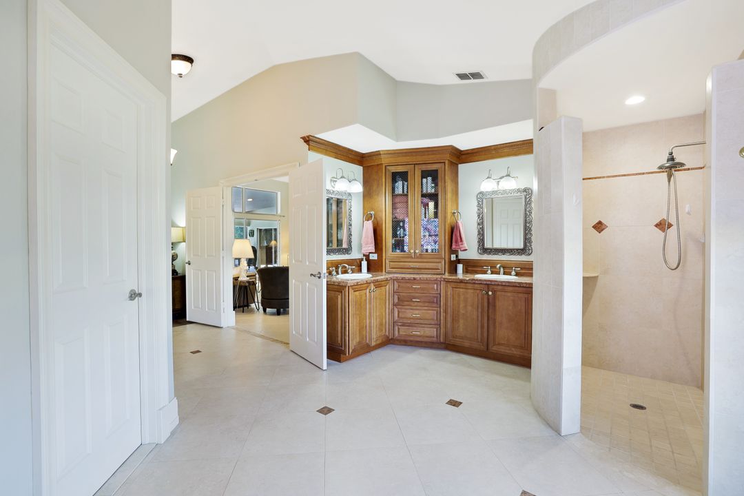 146 Muirfield Cir, Naples, FL 34113