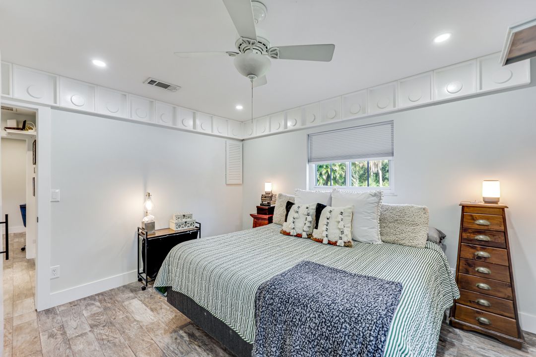 2385 Sunset Ave, Naples, FL 34112