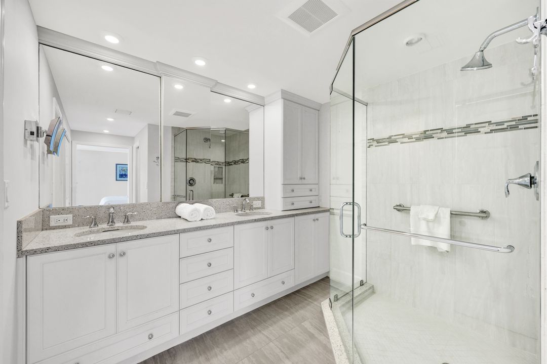 255 Park Shore Dr #341, Naples, FL 34103