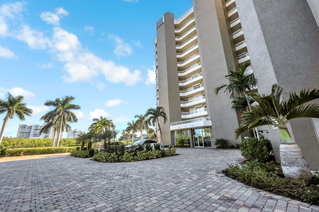 21 Bluebill Ave, Naples, FL 34108