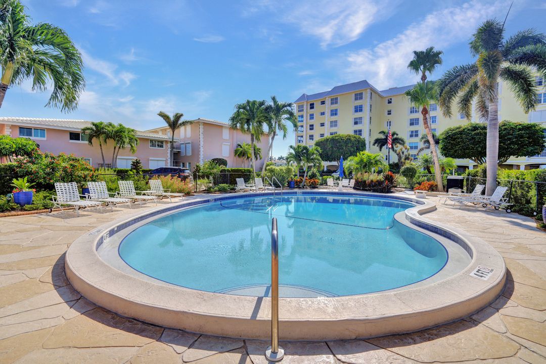 1910 Gulf Shore Blvd N, Naples, FL 34102