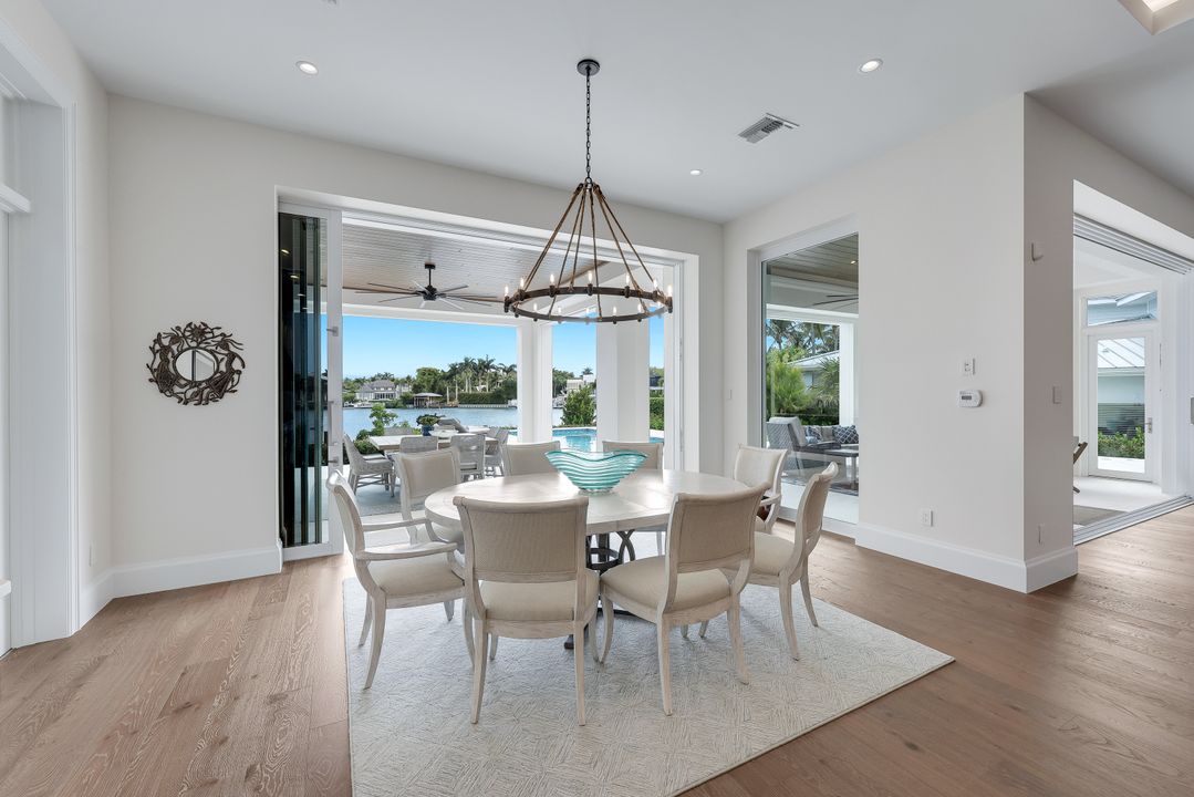 380 18th Ave S, Naples, FL 34102
