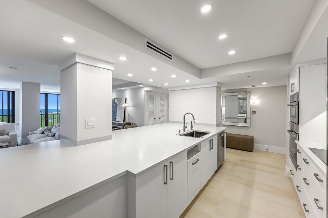 5601 Turtle Bay Dr #1102, Naples, FL 34108