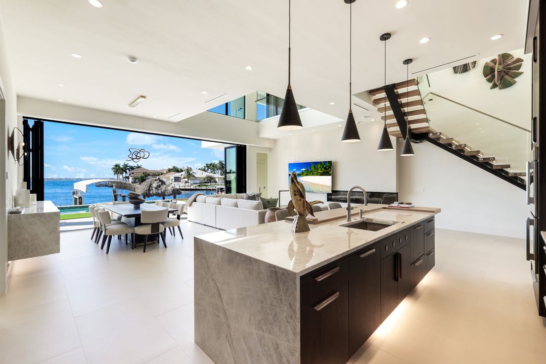 5384 Colonade Ct, Cape Coral, FL 33904