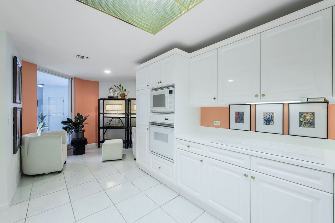 9790 Gulf Shore Dr #505, Naples, FL 34108