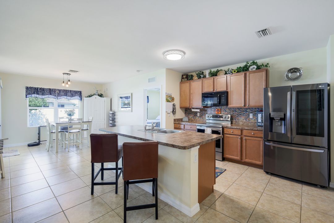 2933 SW 7th Pl, Cape Coral, FL 33914