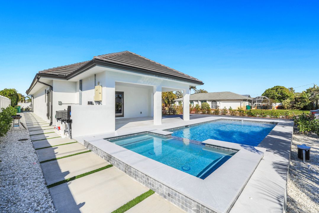 10771 6th St N, Naples, FL 34108