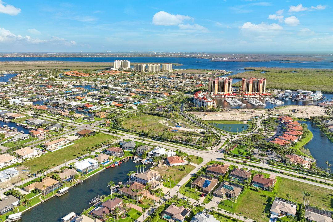 5423 SW 17th Ave, Cape Coral, FL 33914