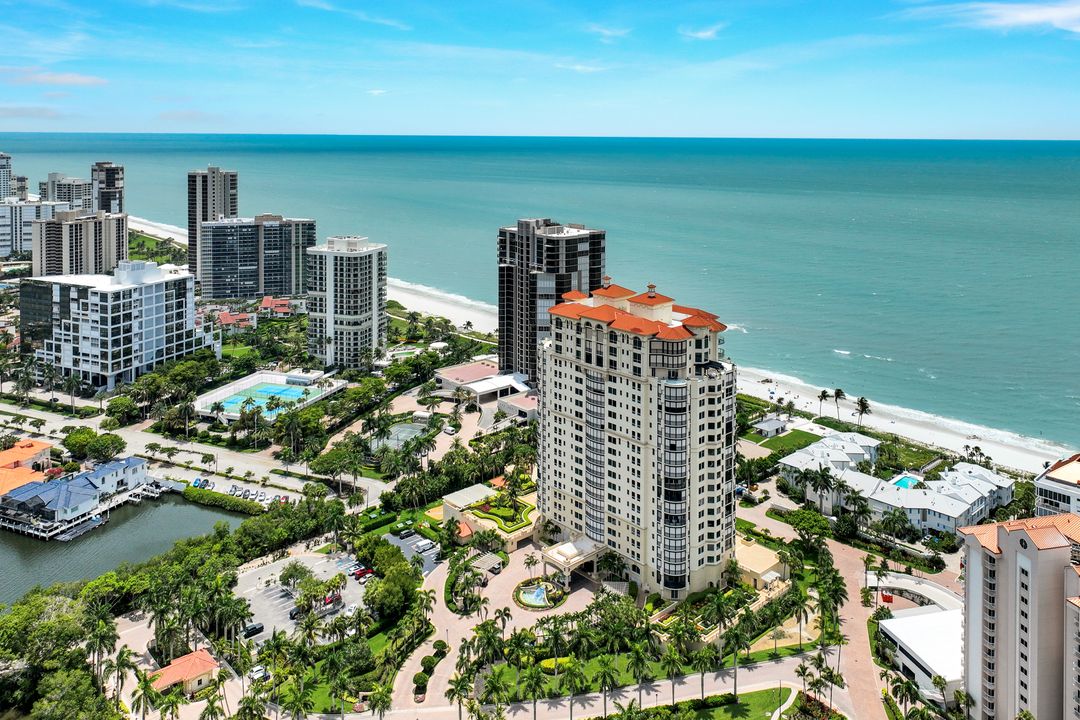 81 Seagate Dr, Naples, FL 34103