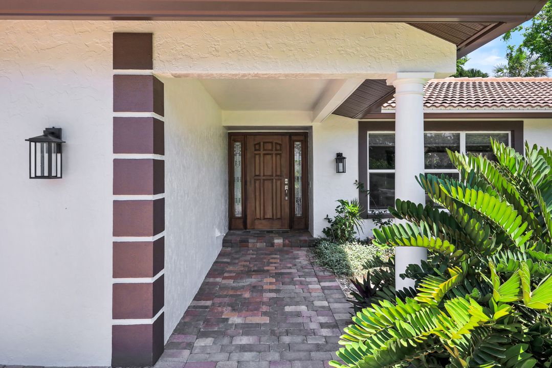 675 Pompano Dr, Naples, FL 34110