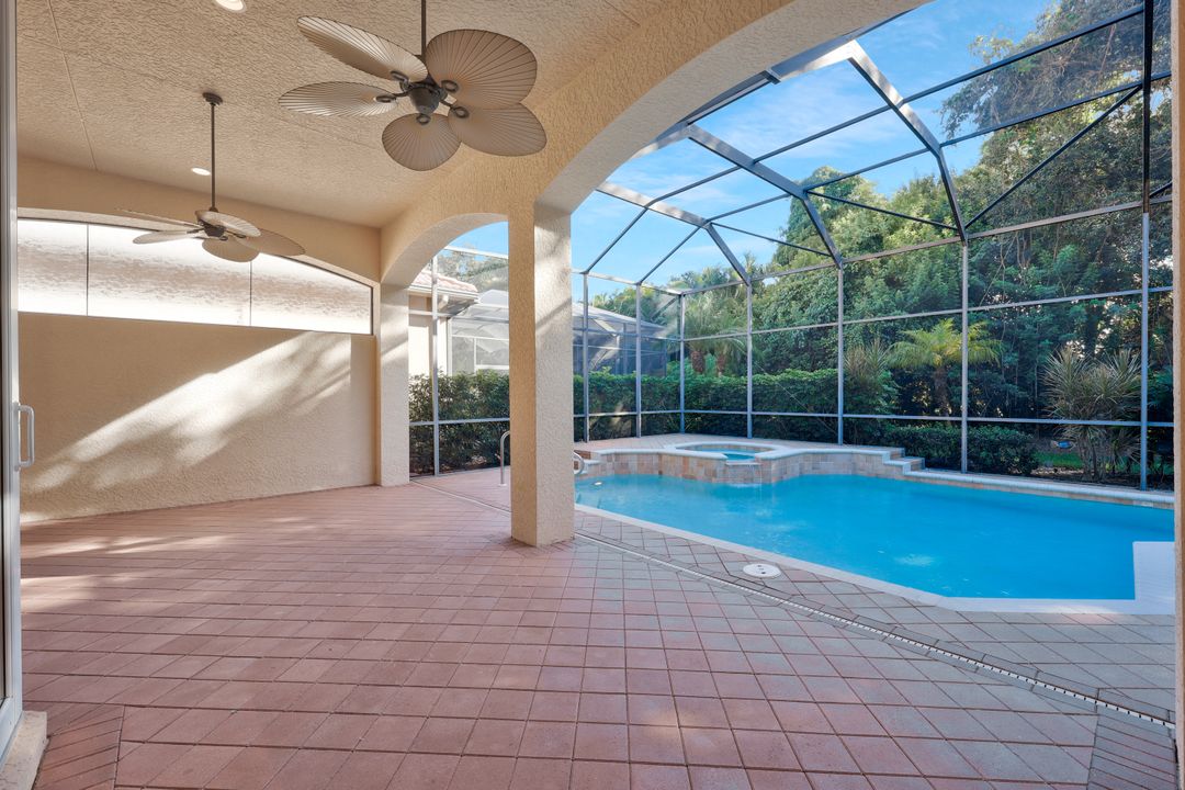 5616 Hammock Isles Dr, Naples, FL 34119