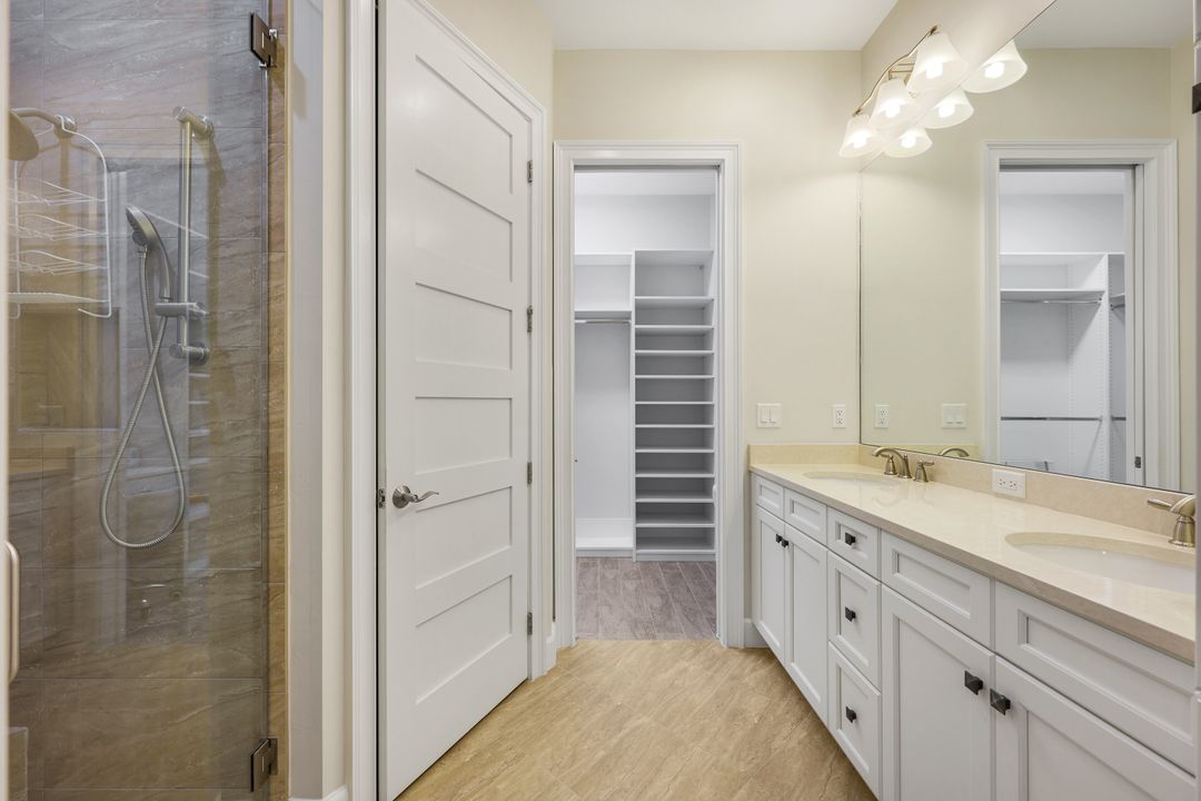 5665 Highbourne Dr, Naples, FL 34113
