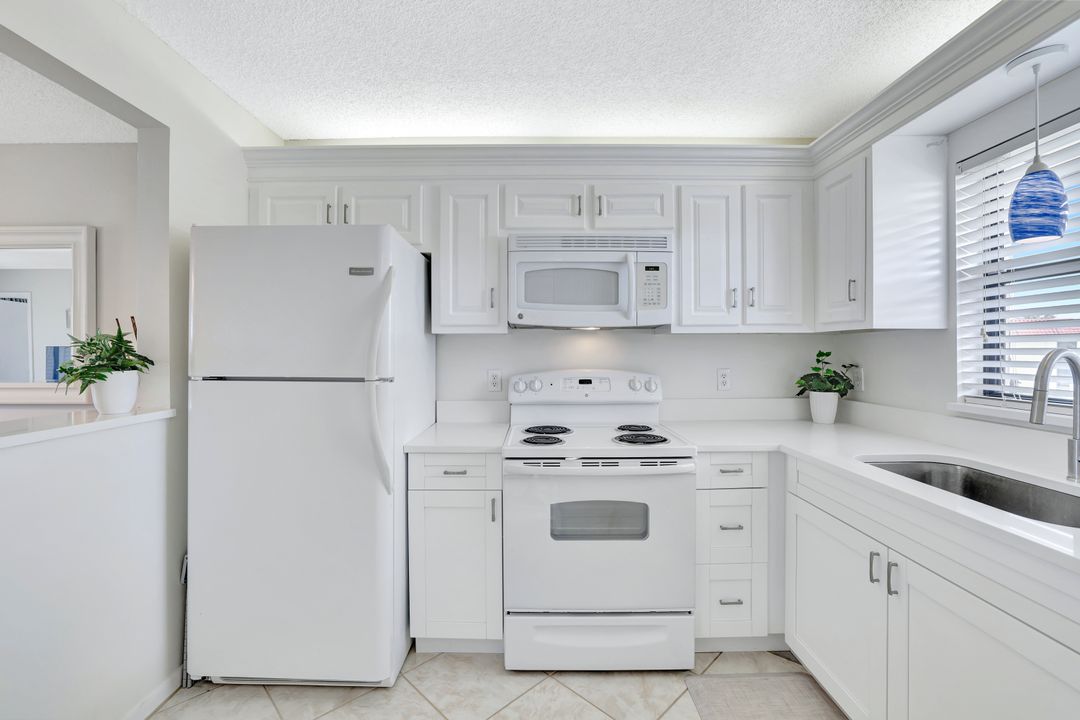 4166 27th Ct SW #201, Naples, FL 34116