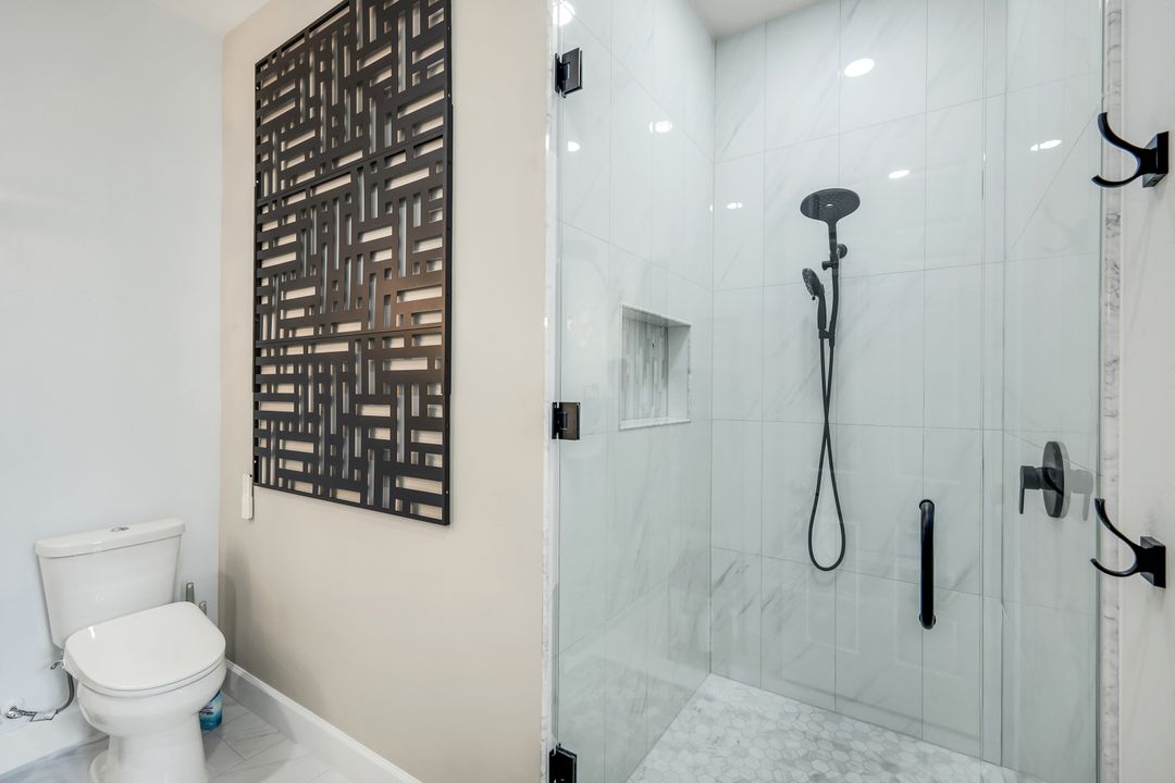 9075 Breakwater Dr, Naples, FL 34120