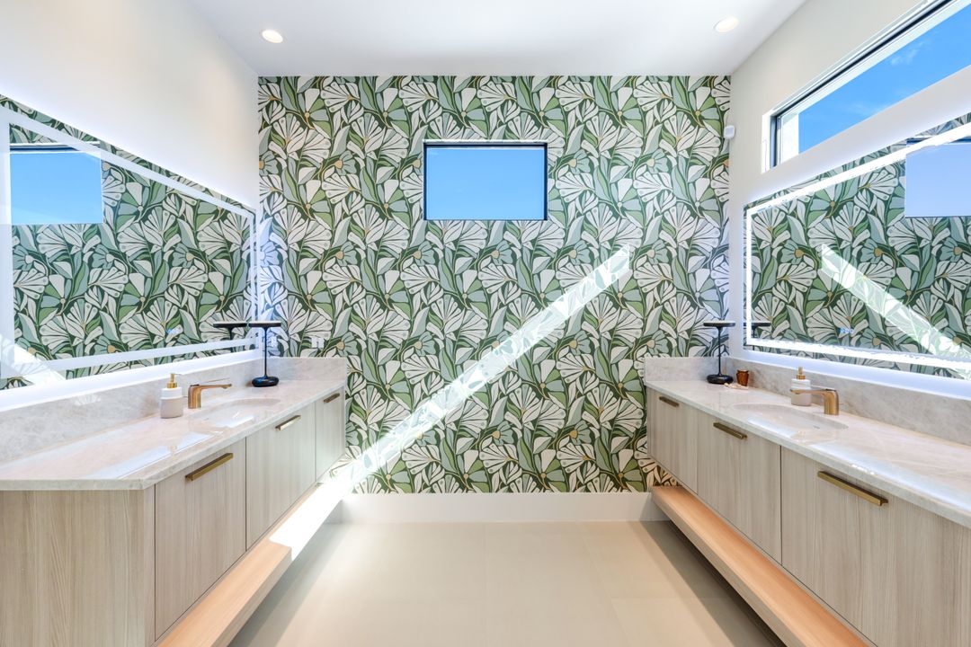 5384 Colonade Ct, Cape Coral, FL 33904