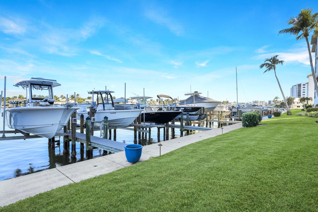 2750 Gulf Shore Blvd N #402, Naples, FL 34103