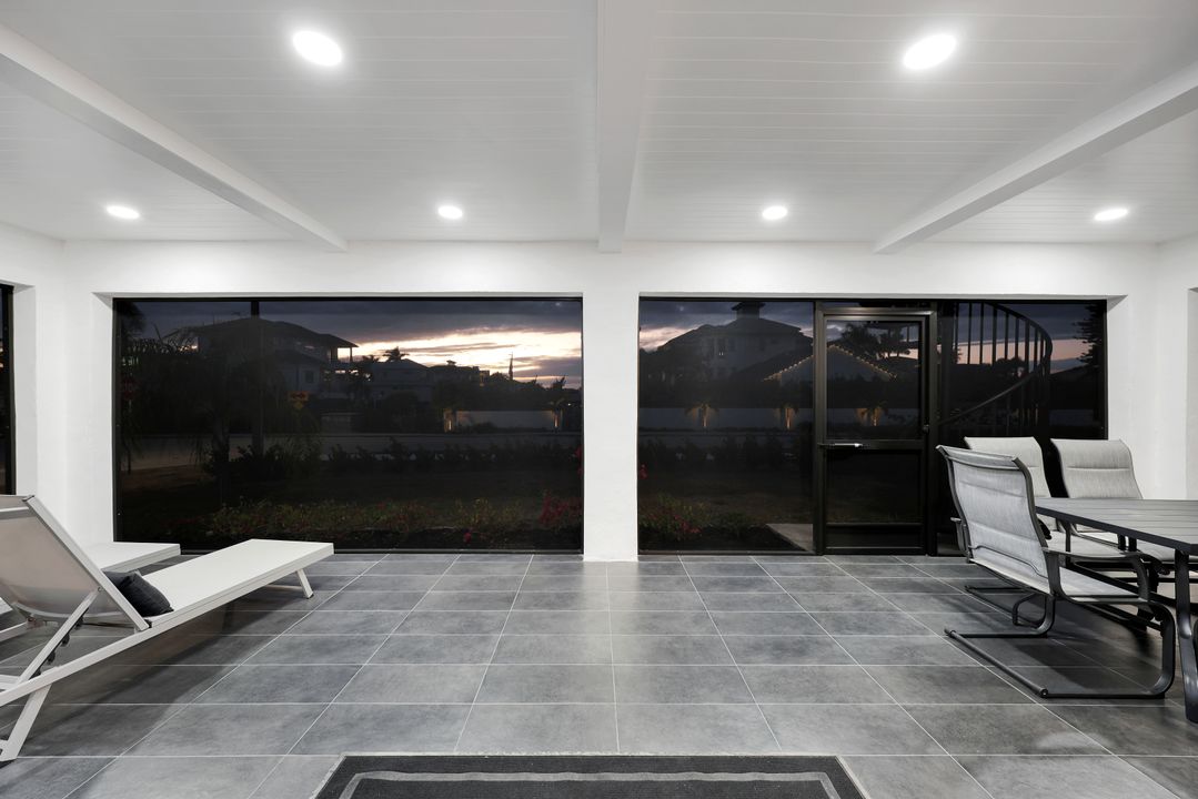 10002 Vanderbilt Dr, Naples, FL 34108