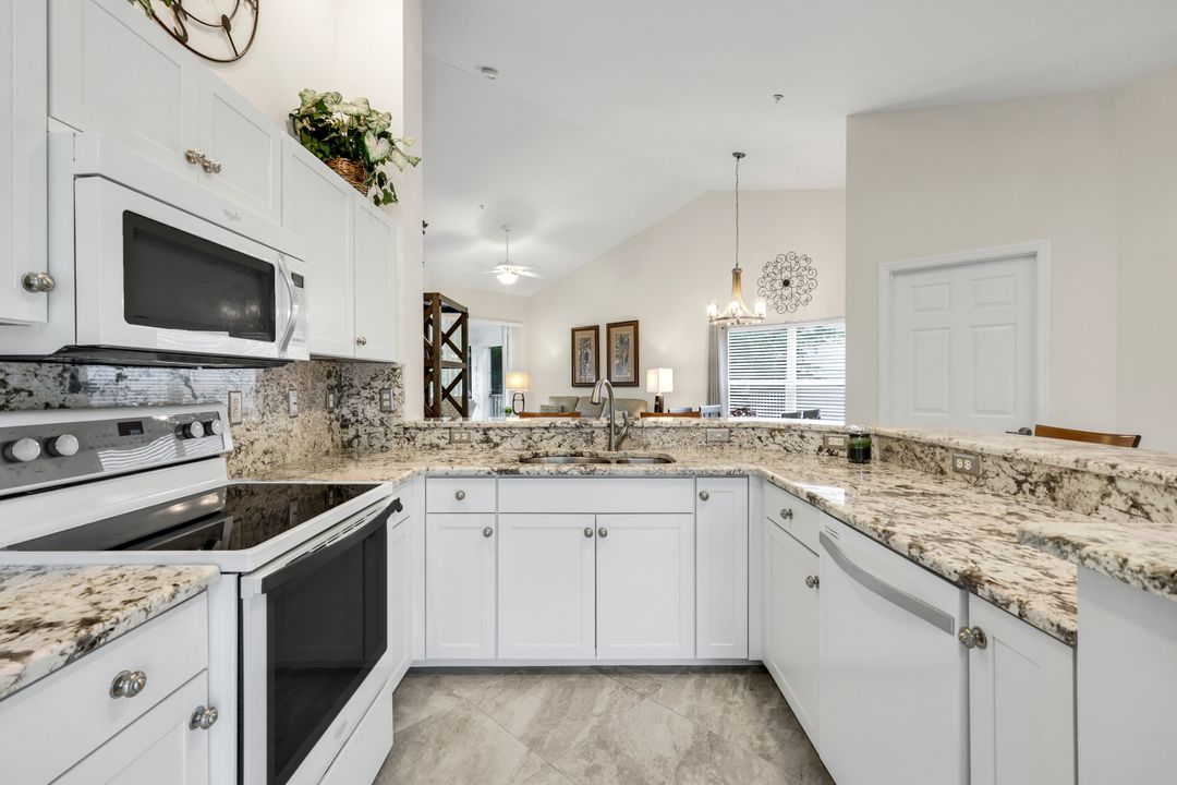 5070 Cedar Springs Dr #204, Naples, FL 34110