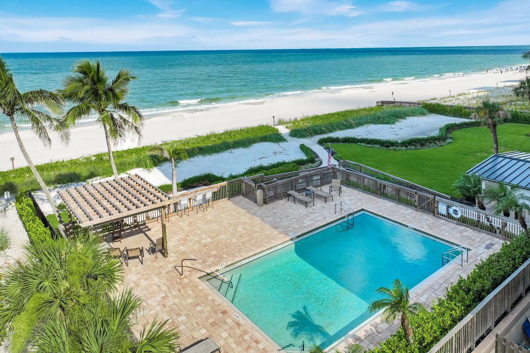 9653 Gulf Shore Dr #303, Naples, FL 34108
