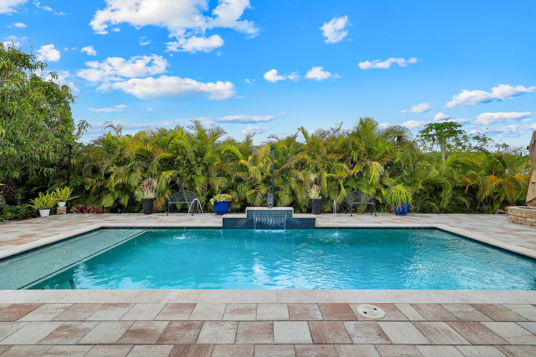 1006 NE 2nd Pl, Cape Coral, FL 33909