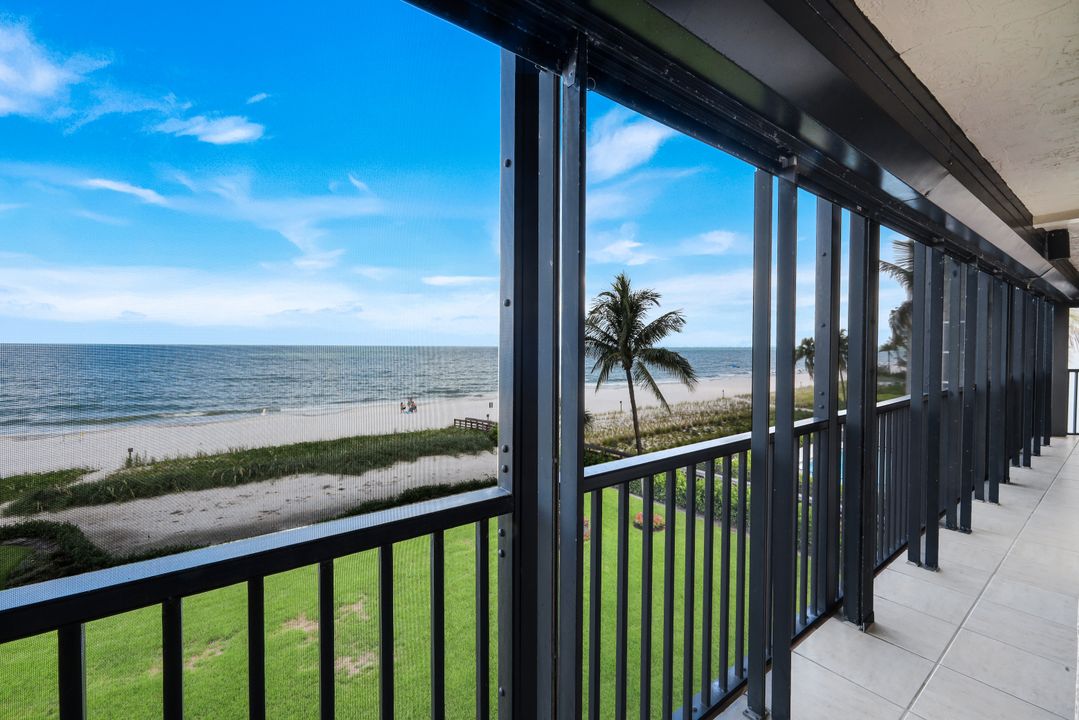 9653 Gulf Shore Dr #303, Naples, FL 34108
