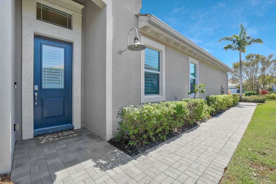 5665 Highbourne Dr, Naples, FL 34113
